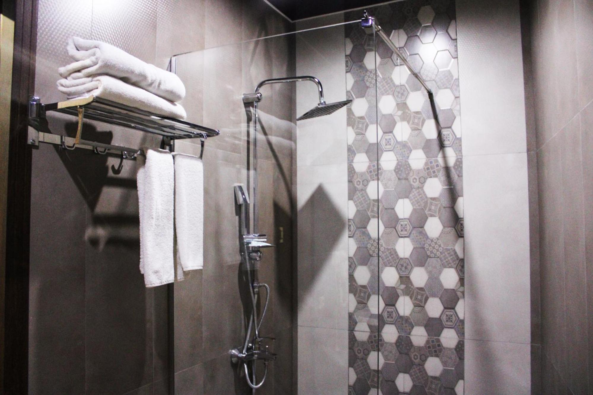 7 Rooms Hotel Tserovani Екстер'єр фото