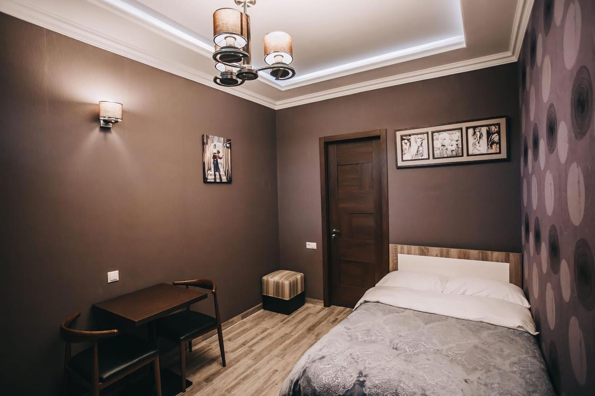 7 Rooms Hotel Tserovani Екстер'єр фото
