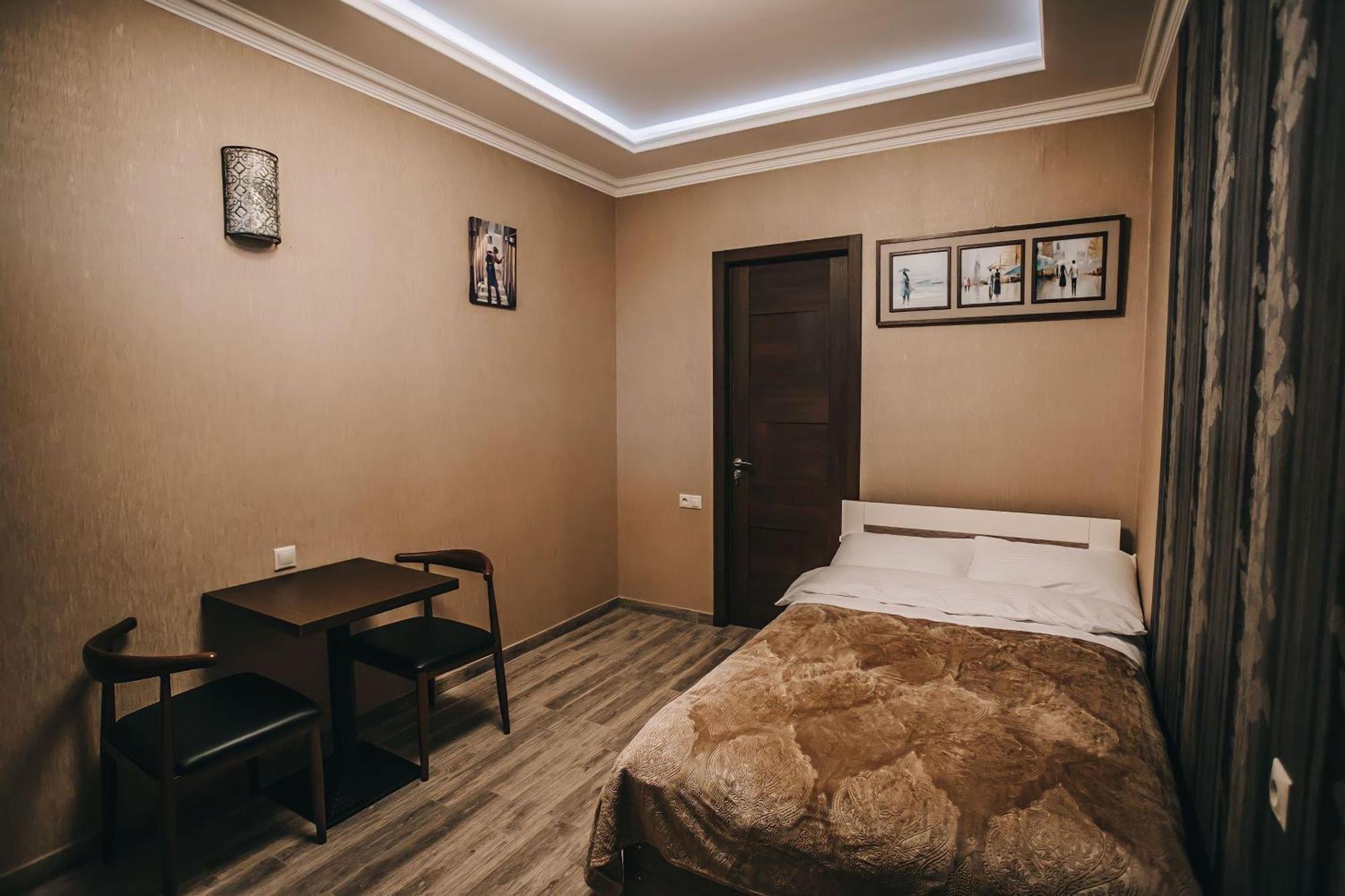 7 Rooms Hotel Tserovani Екстер'єр фото