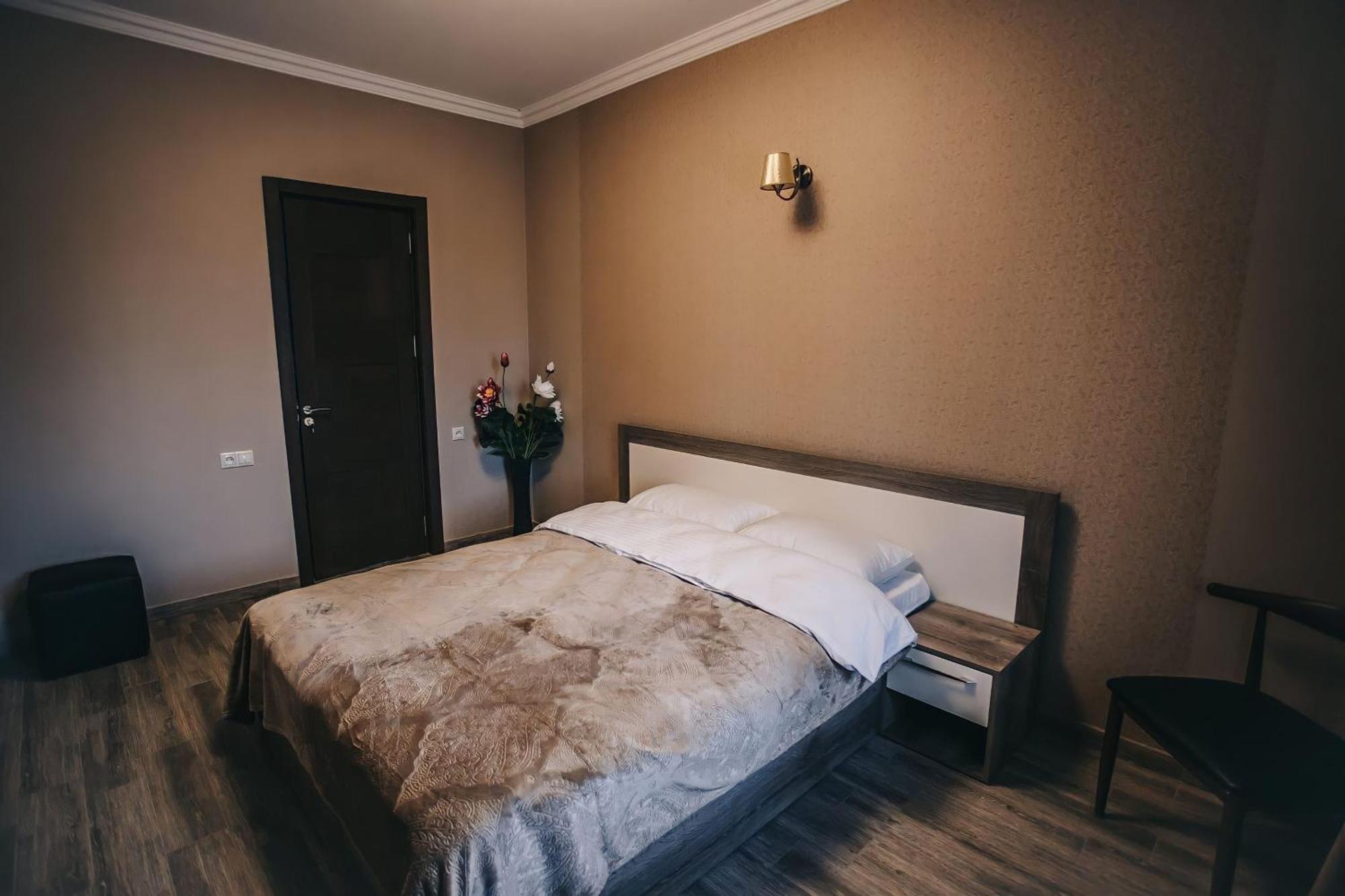 7 Rooms Hotel Tserovani Екстер'єр фото