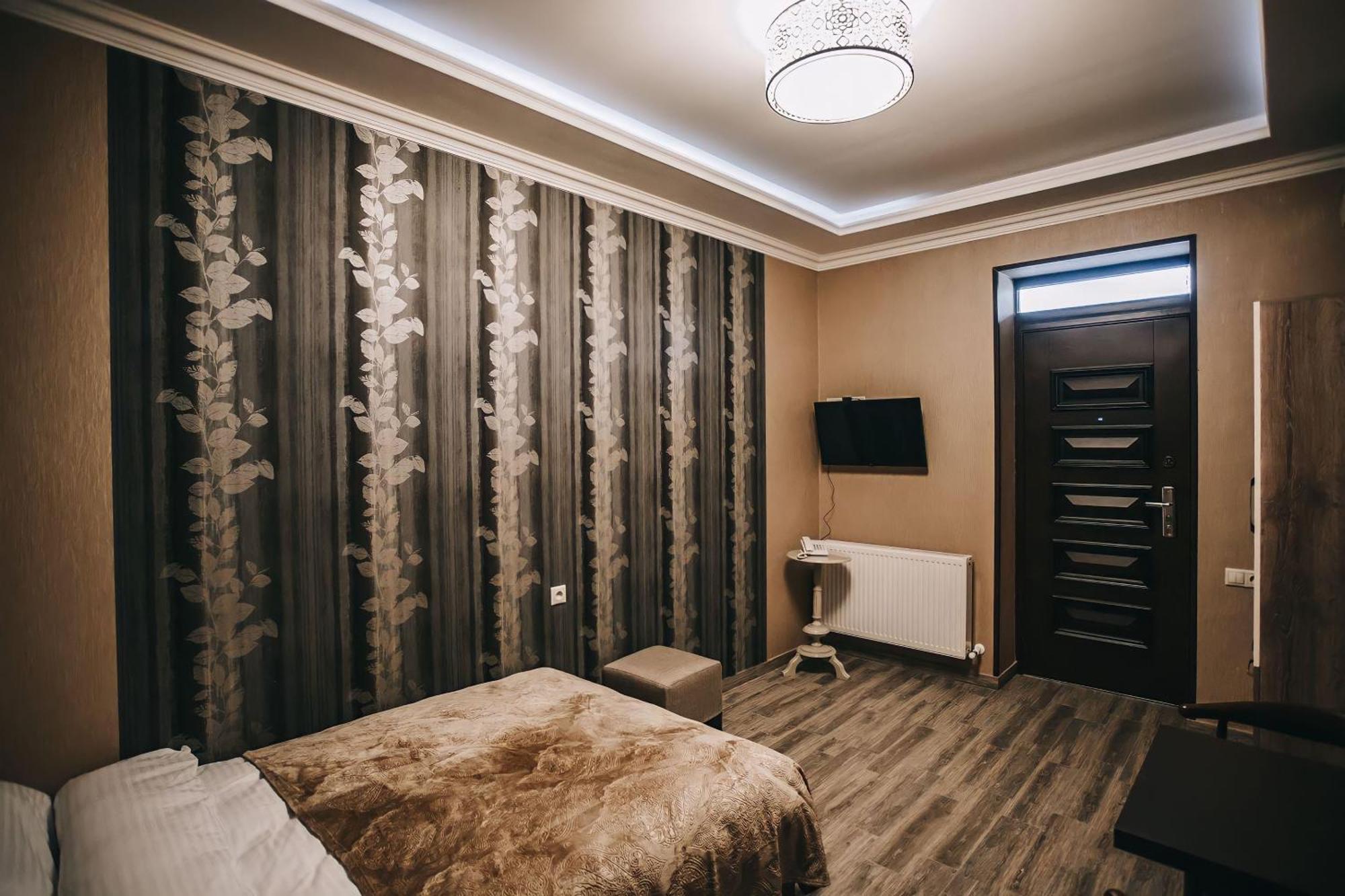 7 Rooms Hotel Tserovani Екстер'єр фото